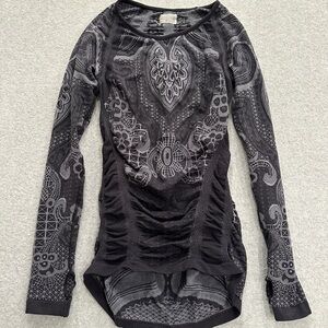 Athleta Black and Gray Patterned Long Sleeve Top